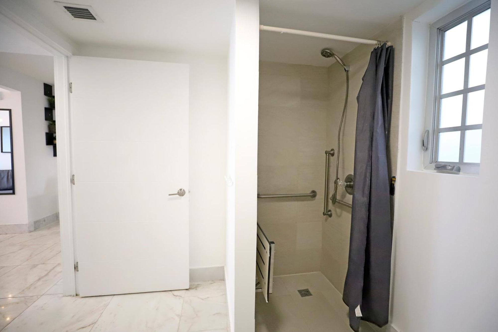 South Beach 2 Bedroom Family Pet Friendly Apartment With Free Parking On Premise Майами-Бич Экстерьер фото