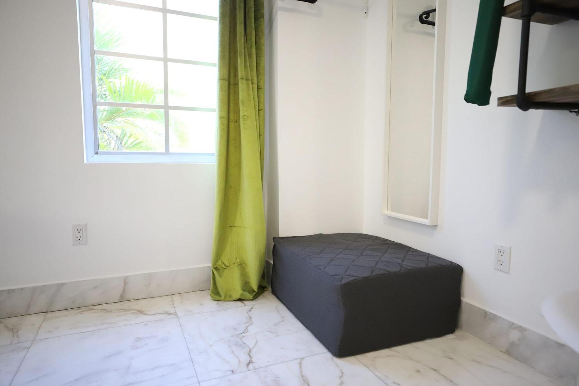 South Beach 2 Bedroom Family Pet Friendly Apartment With Free Parking On Premise Майами-Бич Экстерьер фото